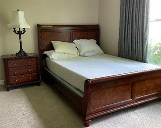 Queen bed 