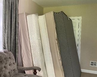 Queen mattress and boxspring