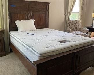Queen bed 