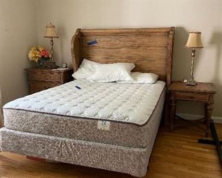 Queen bed 