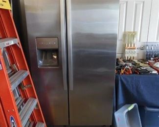 Water & Ice Dispenser