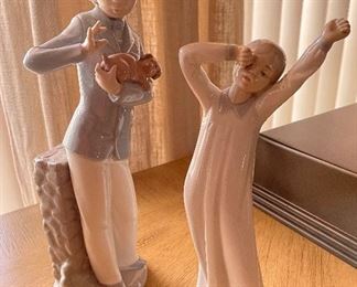 Figurines by Nao and in very good condition.