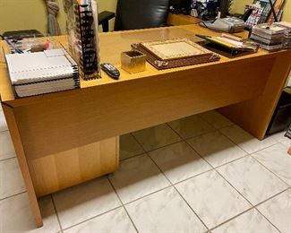 Beautiful desk from Luminaire.