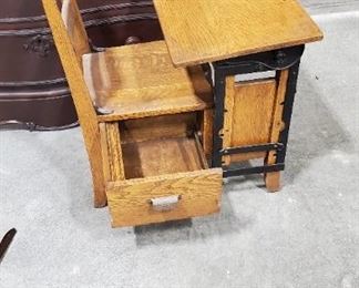 Moulthrope school desk