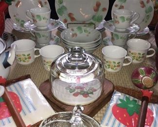 Strawberry: China Set - Service 4, Cake Stand with Cover, Clear Candy Dish & Napkin Holders