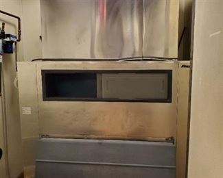 Manitowac Ice Maker With Bin SY1894N