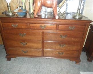 Link Taylor dresser part of set