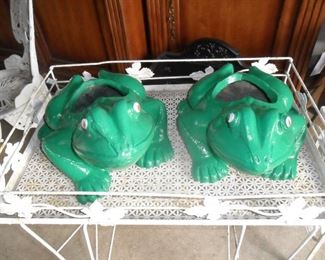 Frog cement planters