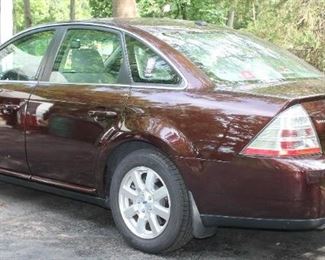 2009 Ford Tarus - -  18,xxx miles, like new, always garaged pristine condition - Reserve must be met - Cash only