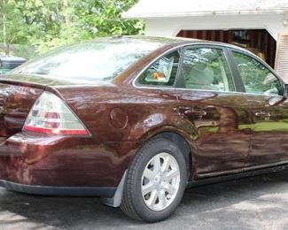 2009 Ford Tarus - -  18,xxx miles, like new, always garaged pristine condition - Reserve must be met - Cash only