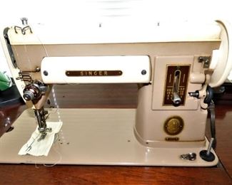 Vintage Singer Sewing Machine in Gorgeous Mahogany Cabinet