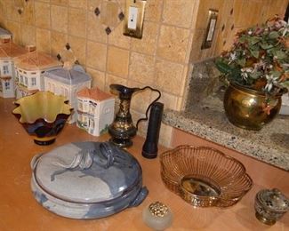 Pottery baking items, Cannisters