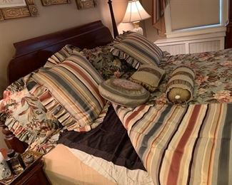 Double-sided comforter with matching throw pillows 