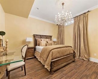 980 guest room