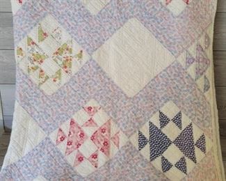 Vintage hand stitch quilt Approx. 68" X 75"