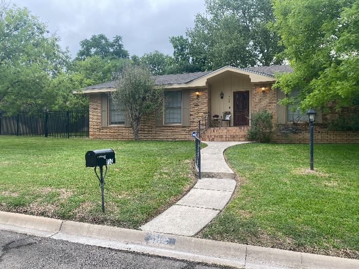 Simply Estate Sales in Kerrville, TX starts on 5/14/2021