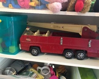 rare find- vintage tonka firetruck 