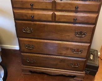 nice 4 dr chest of drawers= all wood 