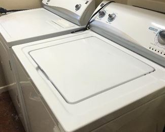  washer/ dryer set =electric  