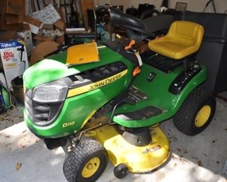 $1475 John Deere 100 Series Riding Lawn Mower w/bag attachments