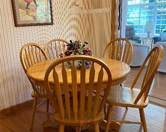 OAK BREAKFAST TABLE AND CHAIRS