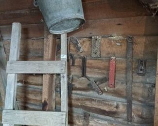 Love this wooden ladder and well bucket