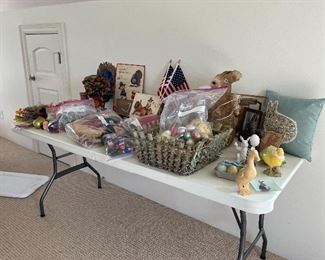 Thanksgiving, Easter & Fourth of July decor, Folding table