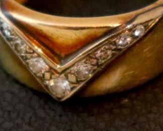 14K YG Mens Ring With Diamonds In A Chevron Design Size 9.25