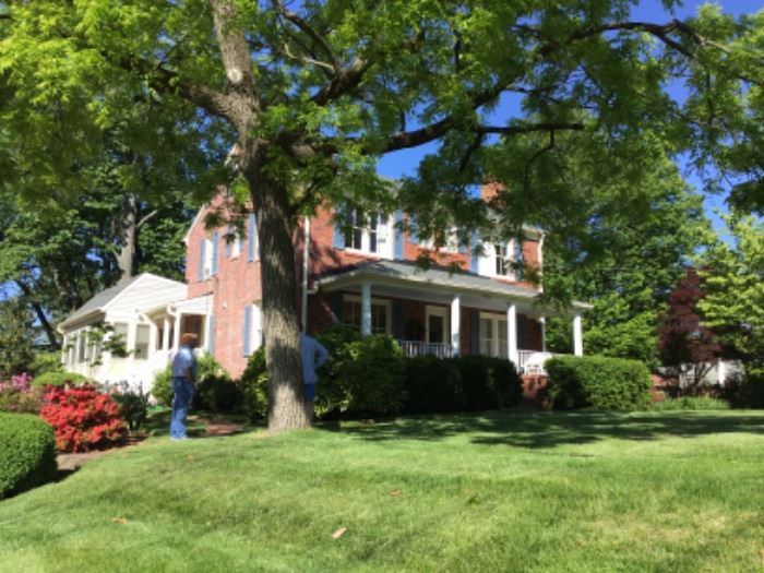 Gorgeous brick farmhouse in the heart of Alexandria