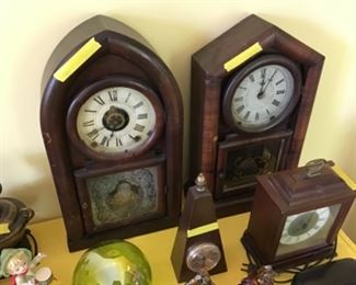 Shelf clocks