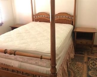 Thomasville Four Poster Bed Two Nightstands