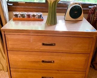 Vintage ‘50-60’s Kroehler 3 Drawer Dresser 31w x 17.5 29.5h $85