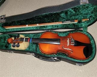 Suzuki violin number 7 size 1/8