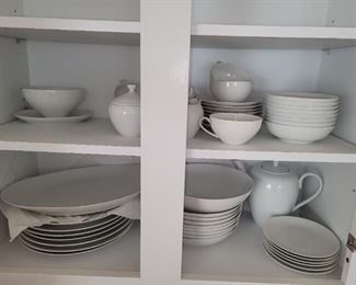 $80.00, Arzberg dishset 6 place settings plus!!