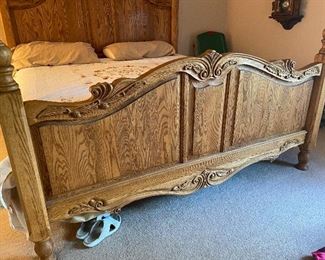 Oak King Bed 