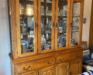 Lighted Hutch/China Cabinet 