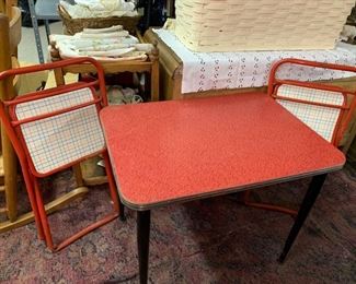 Child table and chairs