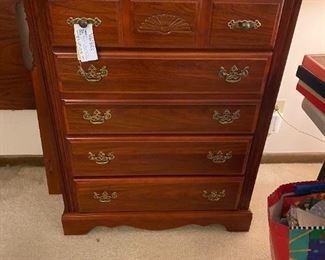 #2	broyhill chest of 5 drawers 34x18x44	 $75.00 
