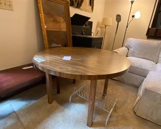#23	44x29 laminate round dining table with 4 legs 	 $100.00 
