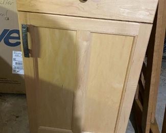 #95	base cabinet 18x24x34 maple with 1 drawer and door 	 $75.00 
