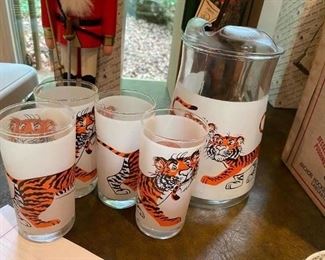 #178	Tiger Pitcher w/4 cups	 $30.00 

