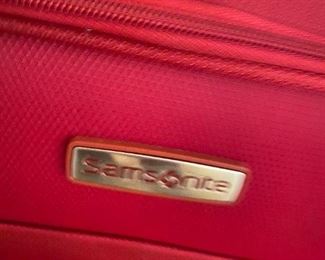 #183	samsonite 4 wheel Carry-on Red w/pull  handle	 $40.00 
