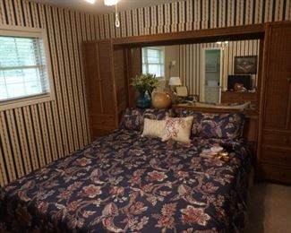 wicker king bed unit