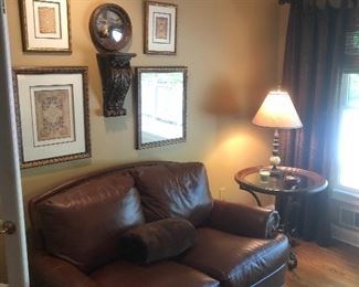 Ethan Allen loveseat leather good quality
Clean