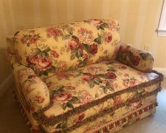 Pristine floral print sleeper loveseat 
