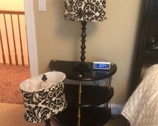 Great table and pair lamps 