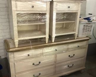 Ethan Allen pair of nightstands and dresser sold separate