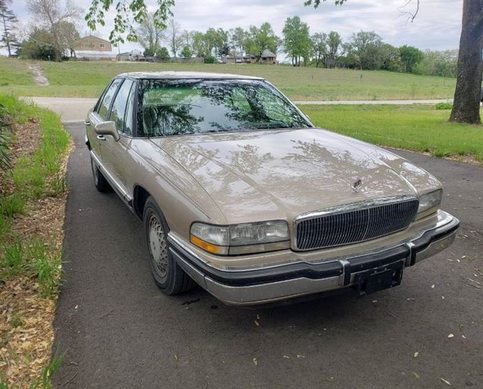 1994 Buick Park Avenue ~ 129,512 miles ~ Runs & Drives ~ 2 sets of keys and fobs *VERY CLEAN and WELL CARED FOR*