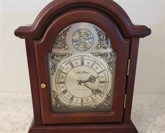 Seth Thomas Tempus Fugit Quartz Mantle Wood Clock