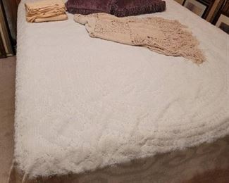 Chenille Bedspread with Queen Sheets, 2 Throw Pillows and Throw